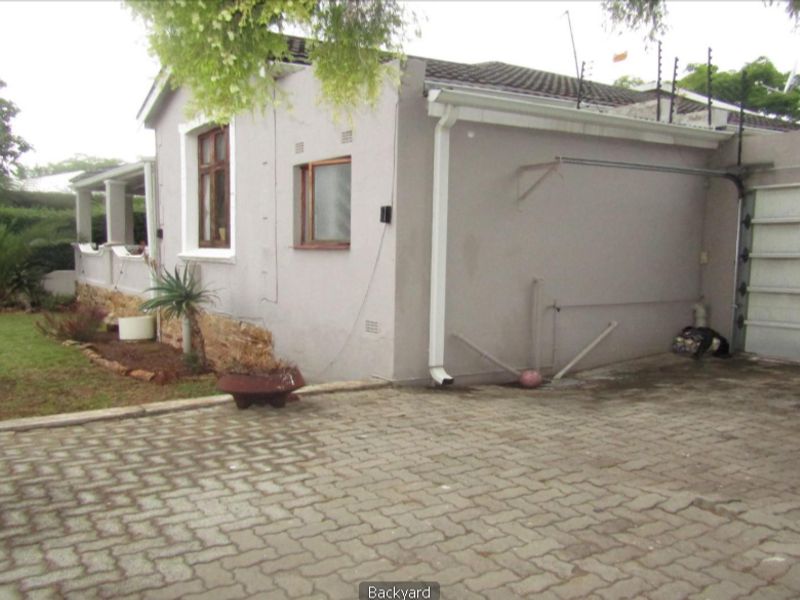 **Property Overview: Charming Family Home in the Heart of Melville** - Photo 7