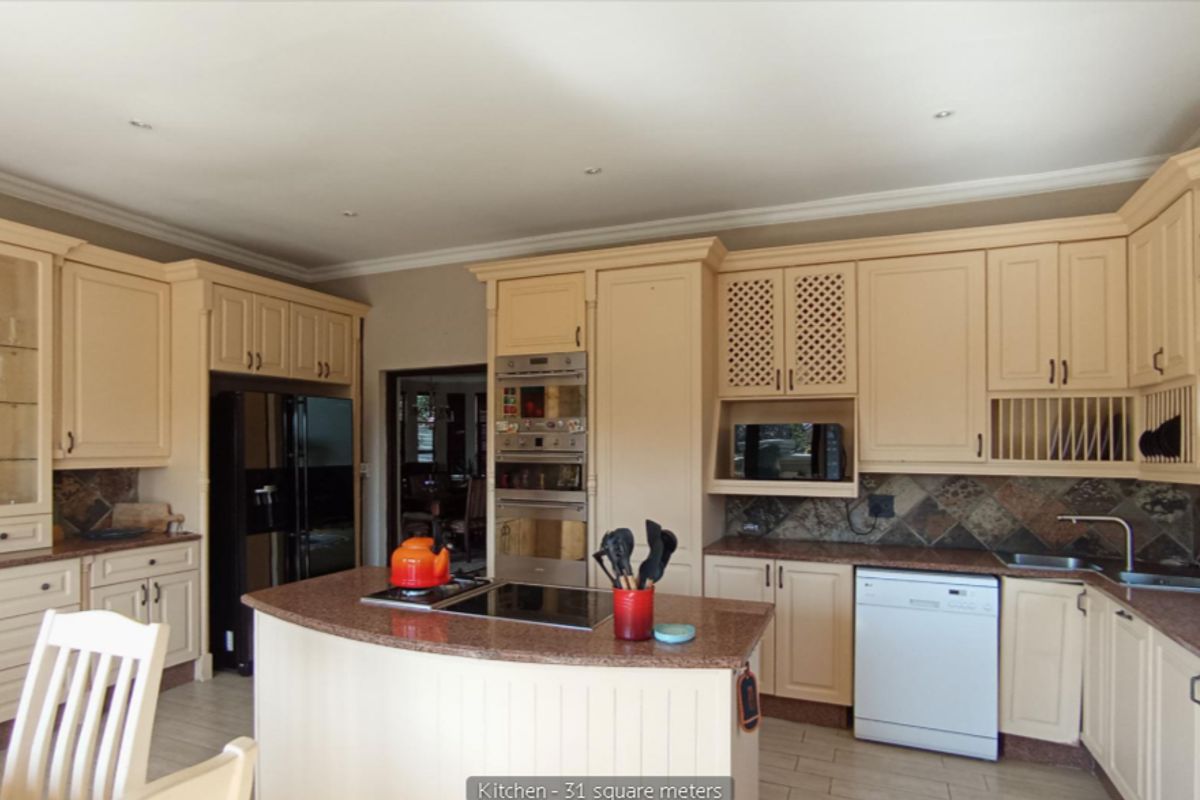 Charming 3-bedroom house for sale in Maroeladal, Randburg—perfect for families and investors alike! - Photo 3