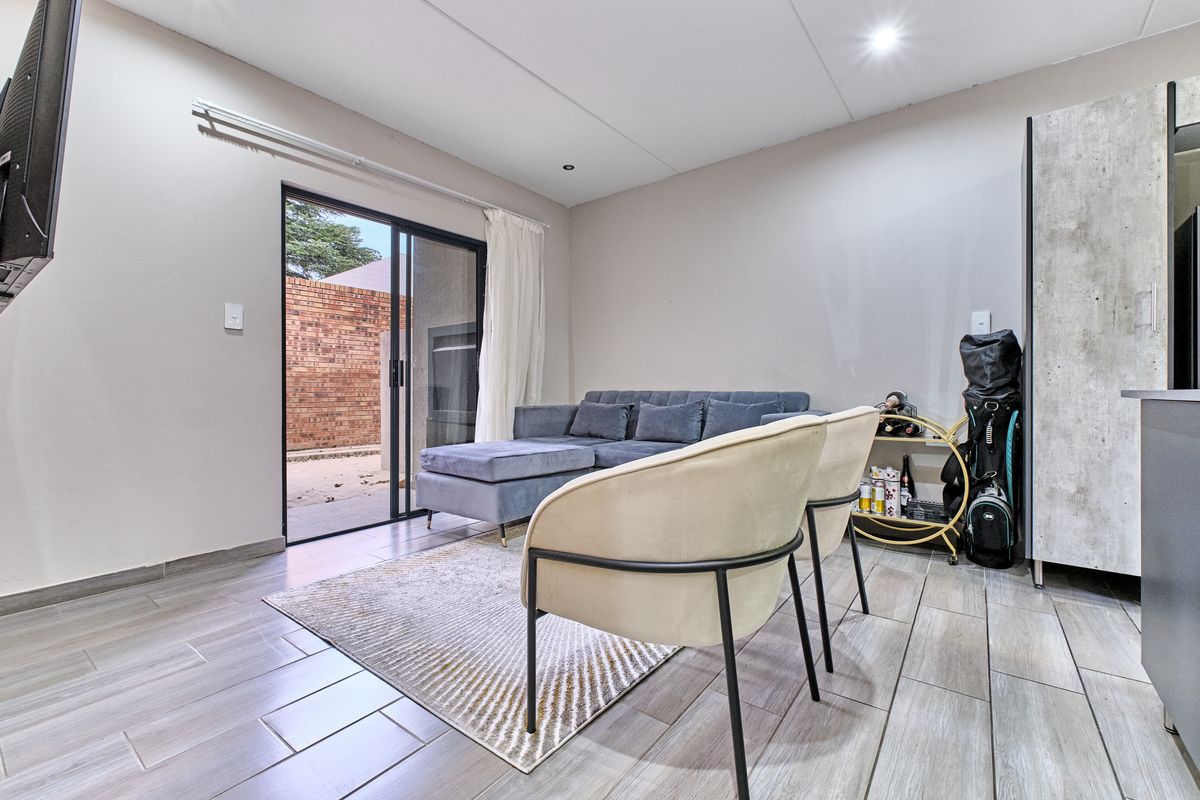 ! JUST LISTED ! - Secure Modern Living in Kensington B! - Photo 5