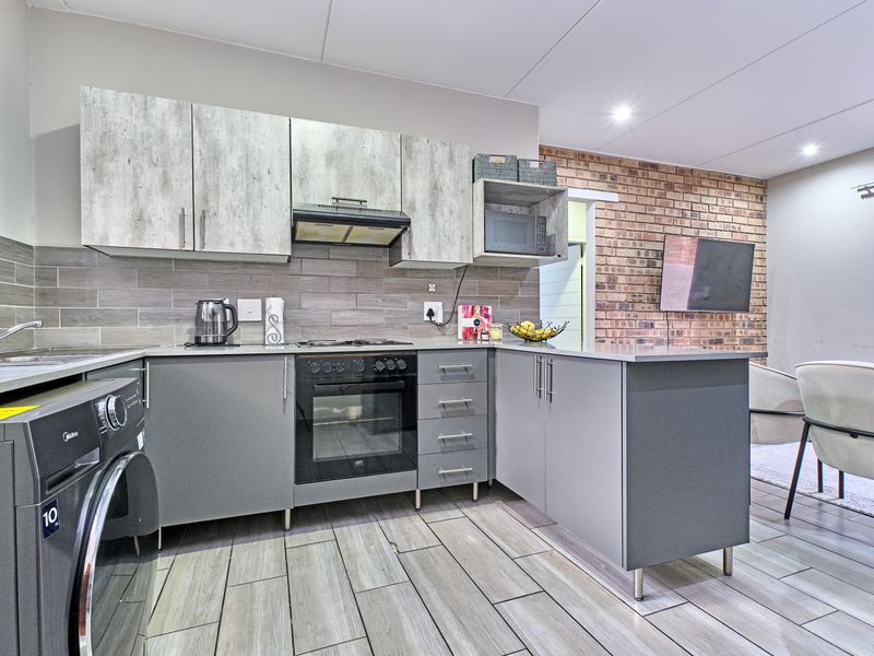 ! JUST LISTED ! - Secure Modern Living in Kensington B! - Photo 8