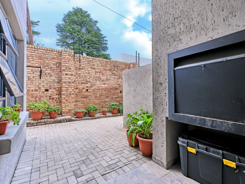 ! JUST LISTED ! - Secure Modern Living in Kensington B! - Photo 6