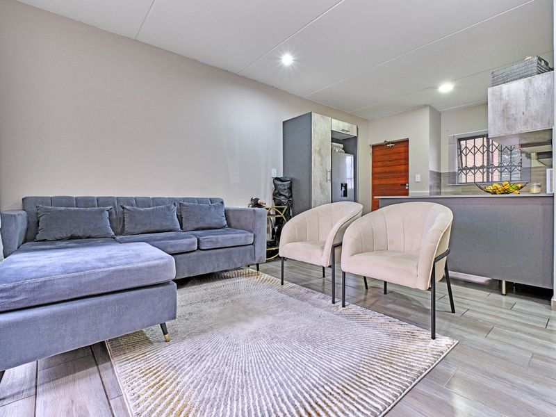 ! JUST LISTED ! - Secure Modern Living in Kensington B! - Photo 3