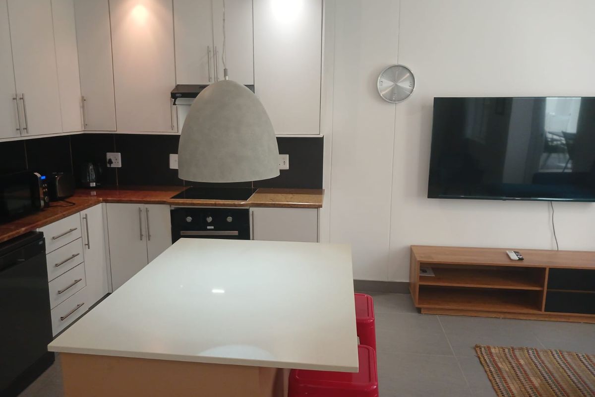 Stunning 2-bedroom furnished apartment to let in Sandhurst, Sandton — North Facing! - Photo 4