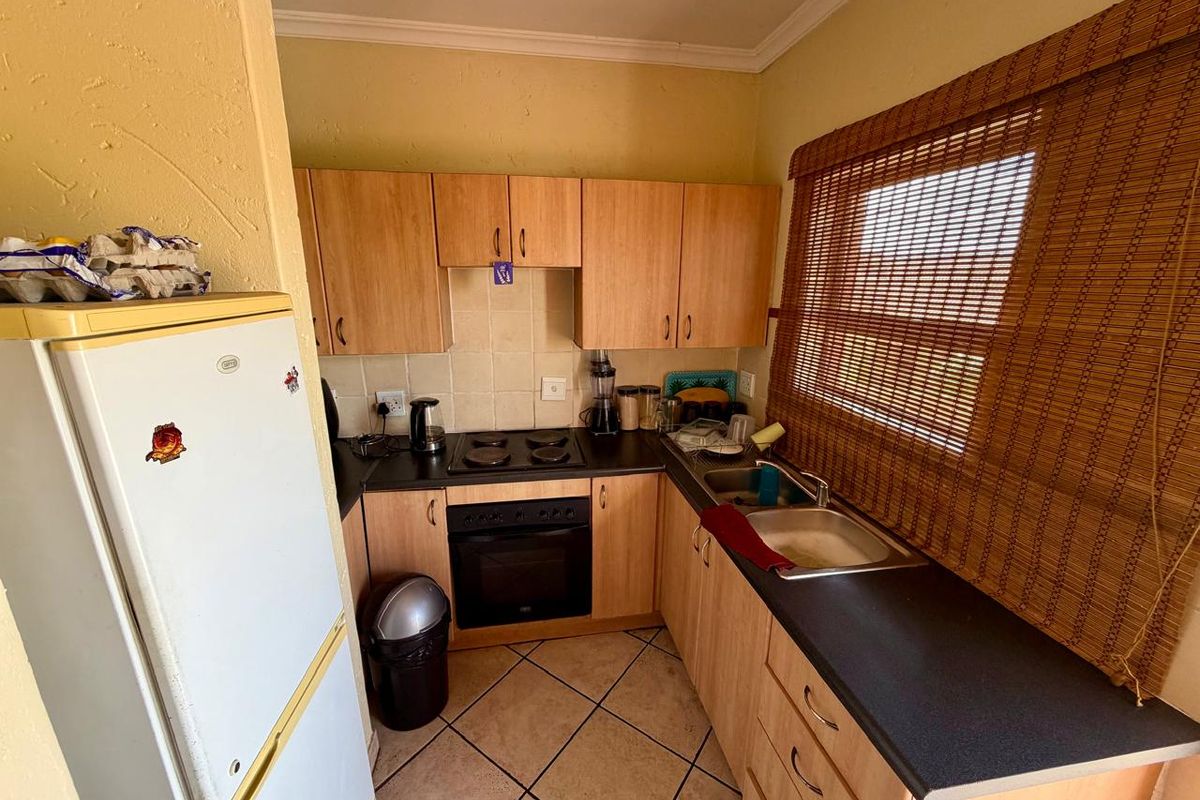 Lock up and Go - Security Estate! - Photo 3