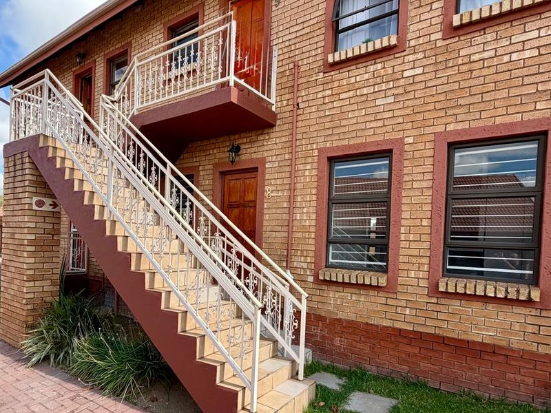 Lock up and Go - Security Estate! - Photo 8