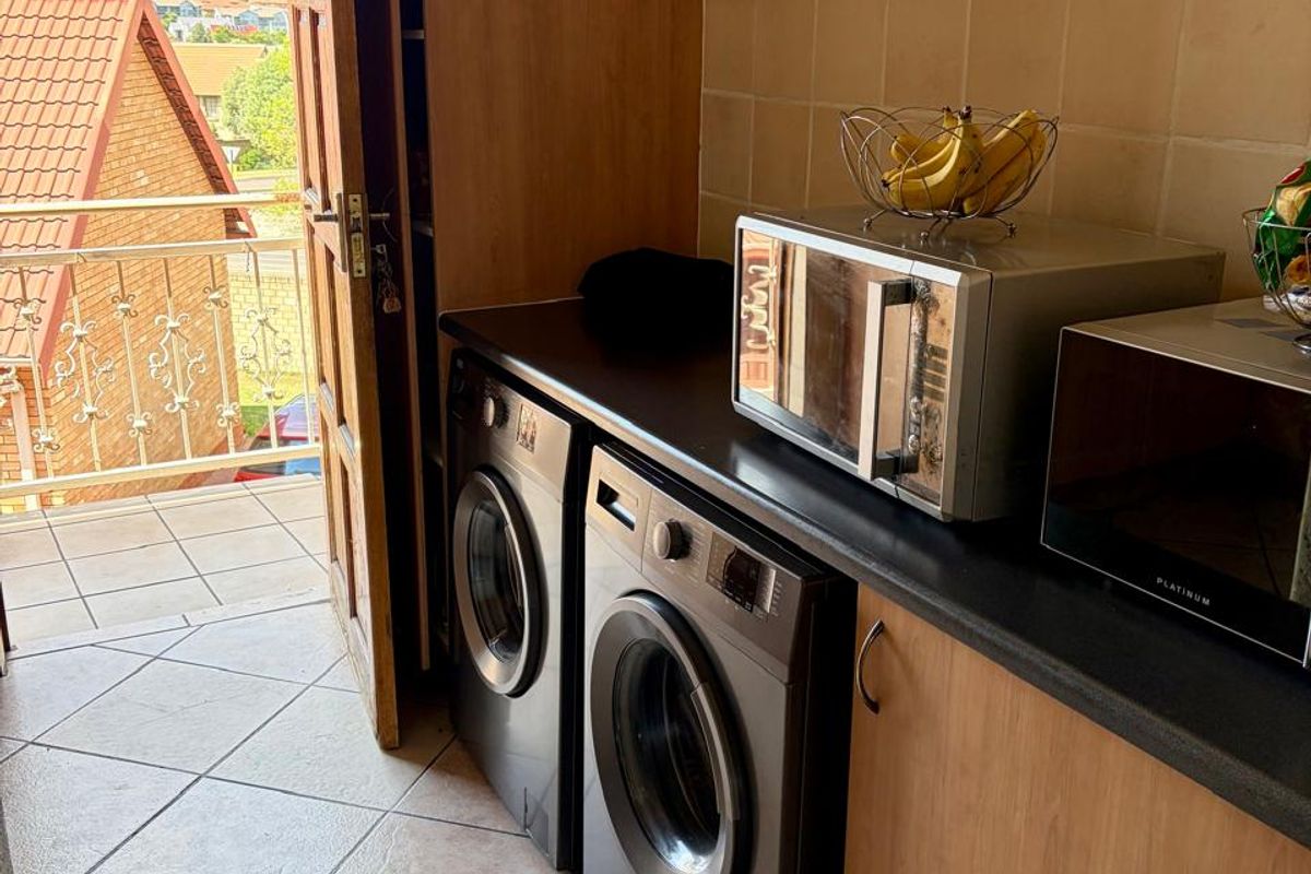 Lock up and Go - Security Estate! - Photo 4