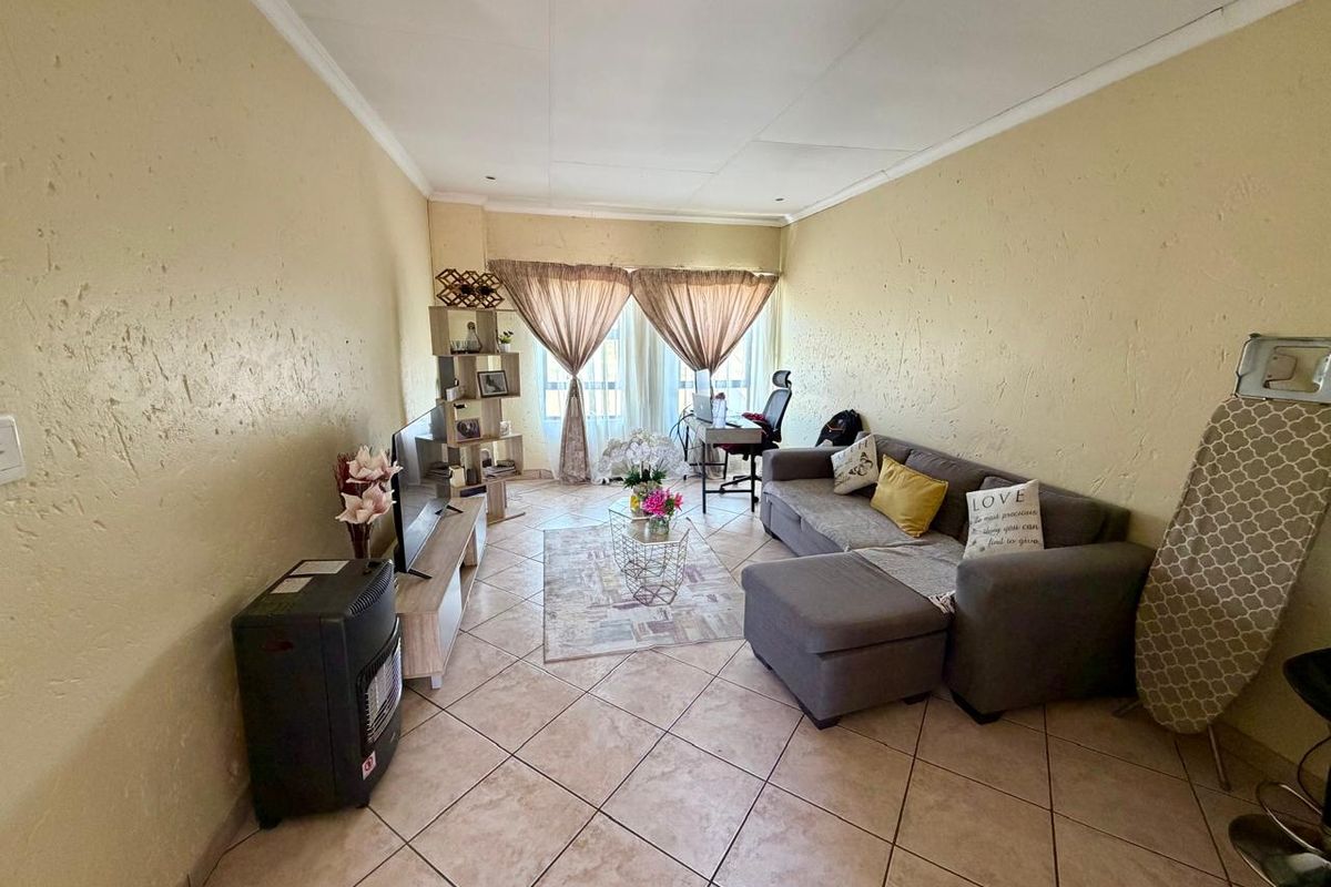 Lock up and Go - Security Estate! - Photo 2