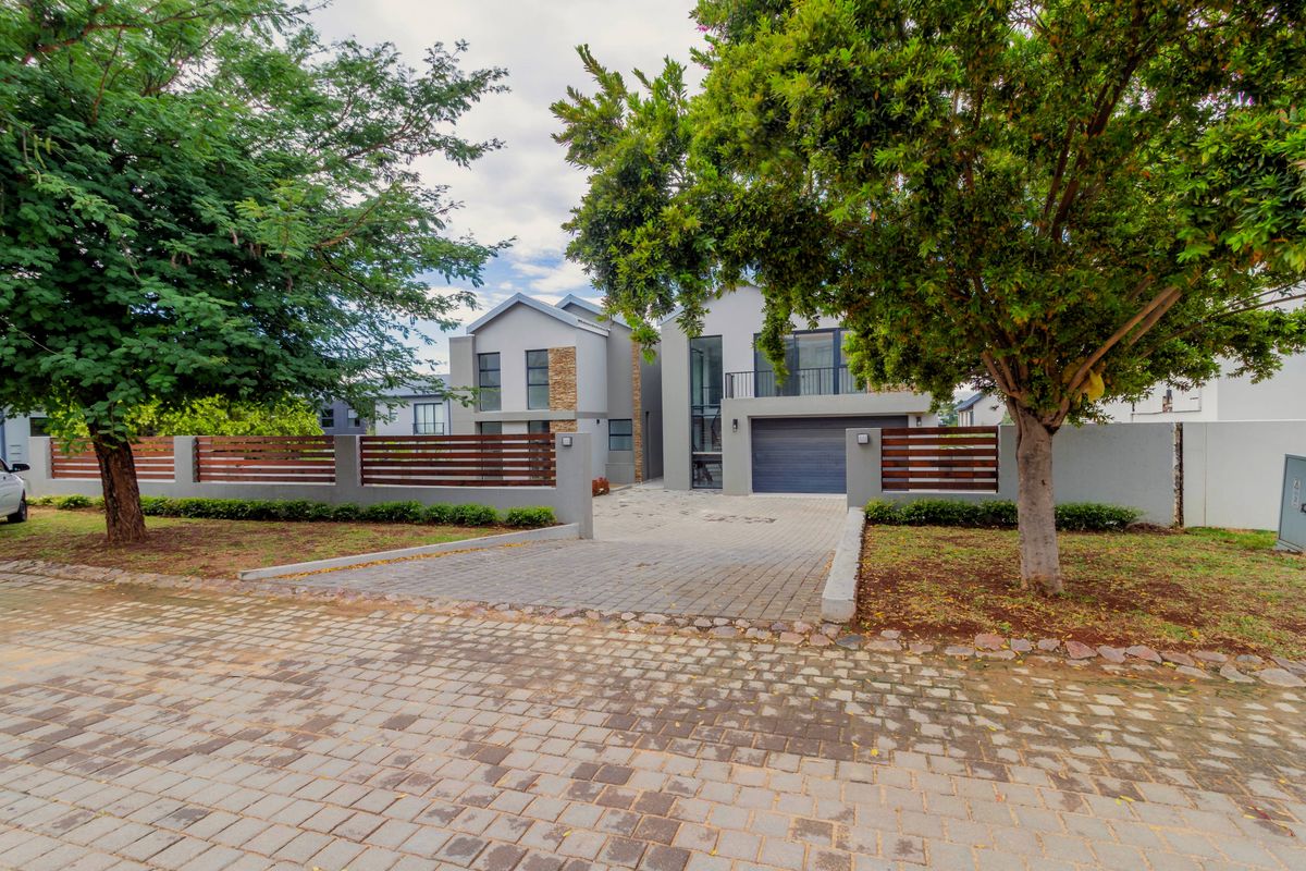 5 Bedroom, 5 Bathroom House- Waterfall Country Estate - Photo 4