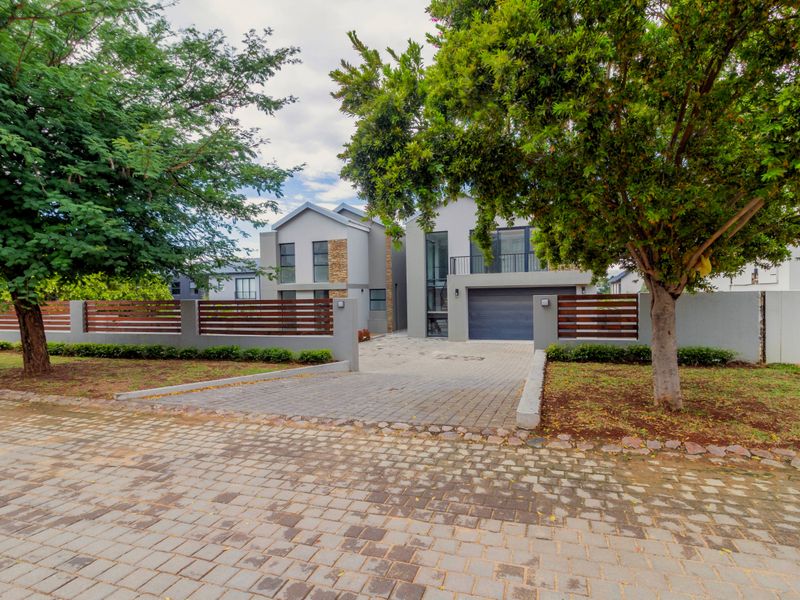 5 Bedroom, 5 Bathroom House- Waterfall Country Estate - Photo 4