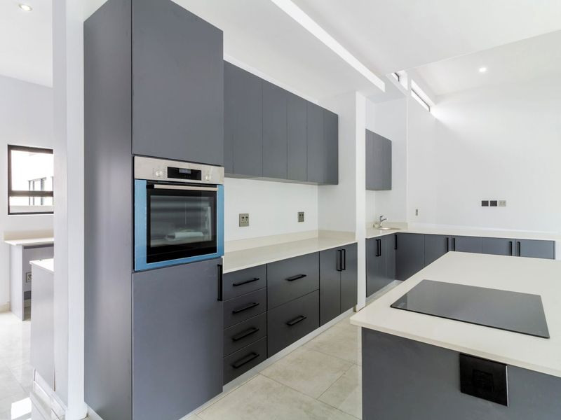 5 Bedroom, 5 Bathroom House- Waterfall Country Estate - Photo 6