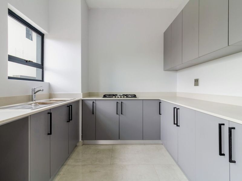 5 Bedroom, 5 Bathroom House- Waterfall Country Estate - Photo 8