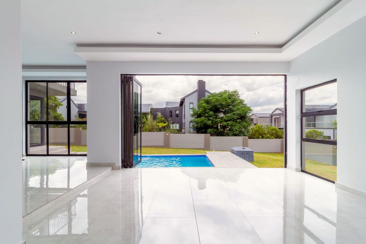 5 Bedroom, 5 Bathroom House- Waterfall Country Estate - Photo 2