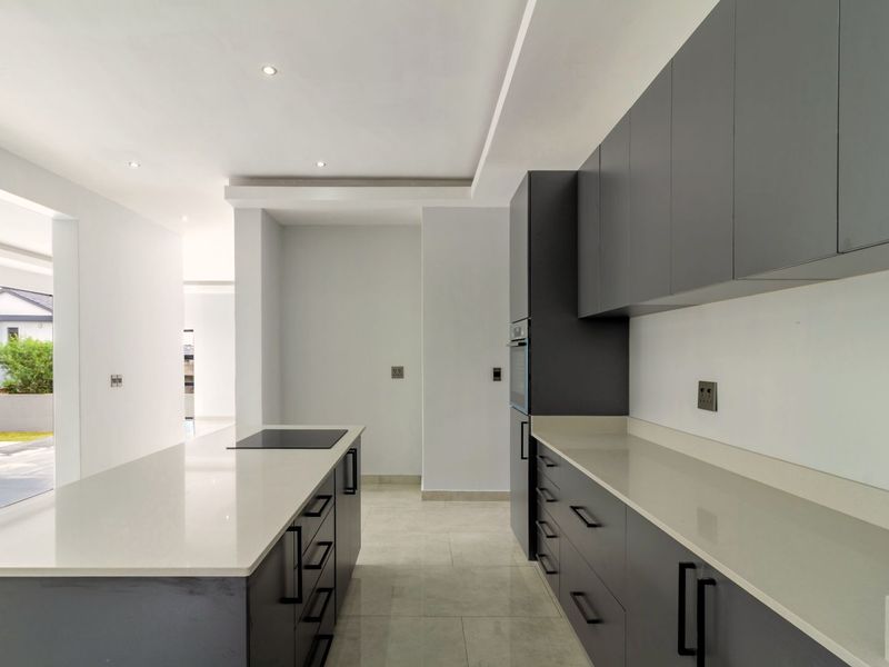 5 Bedroom, 5 Bathroom House- Waterfall Country Estate - Photo 7