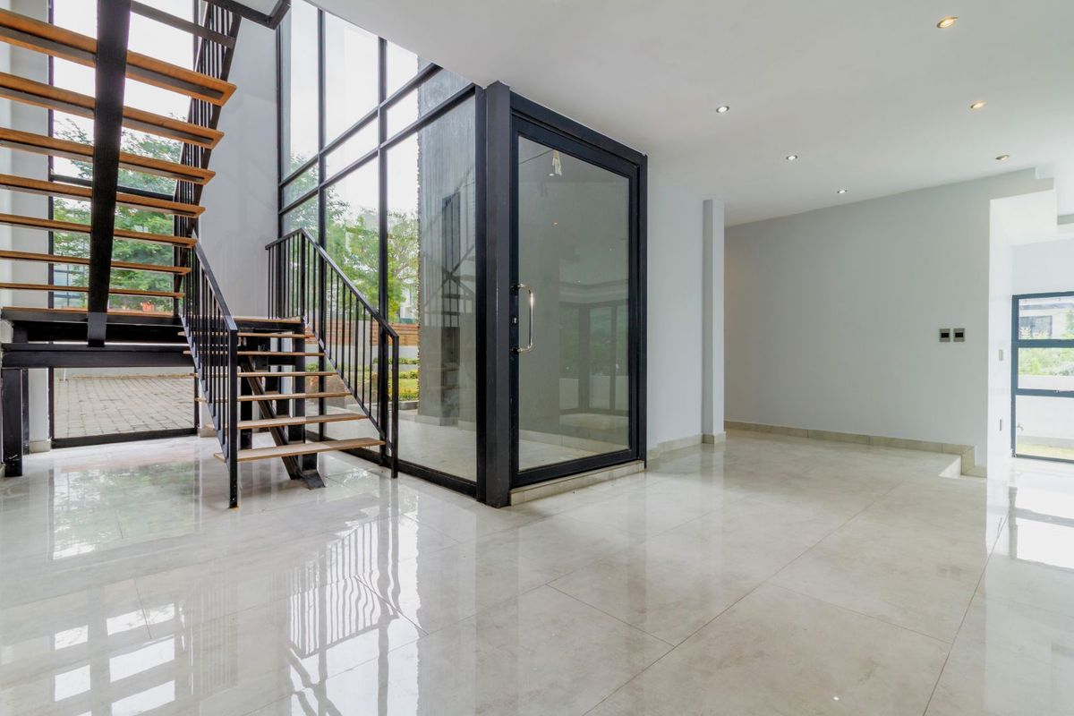 5 Bedroom, 5 Bathroom House- Waterfall Country Estate - Photo 3