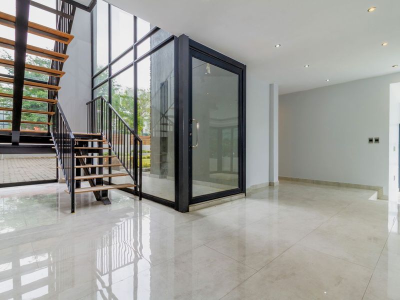 5 Bedroom, 5 Bathroom House- Waterfall Country Estate - Photo 3