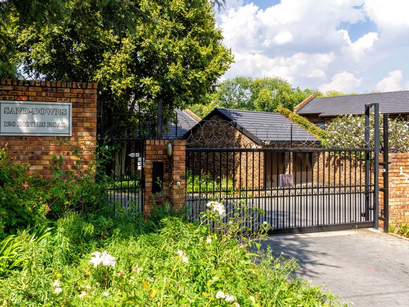 A SOLID INVESTMENT IN VERY CENTRAL POSITION - Photo 2