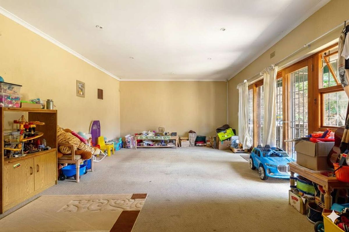 A SOLID INVESTMENT IN VERY CENTRAL POSITION - Photo 5