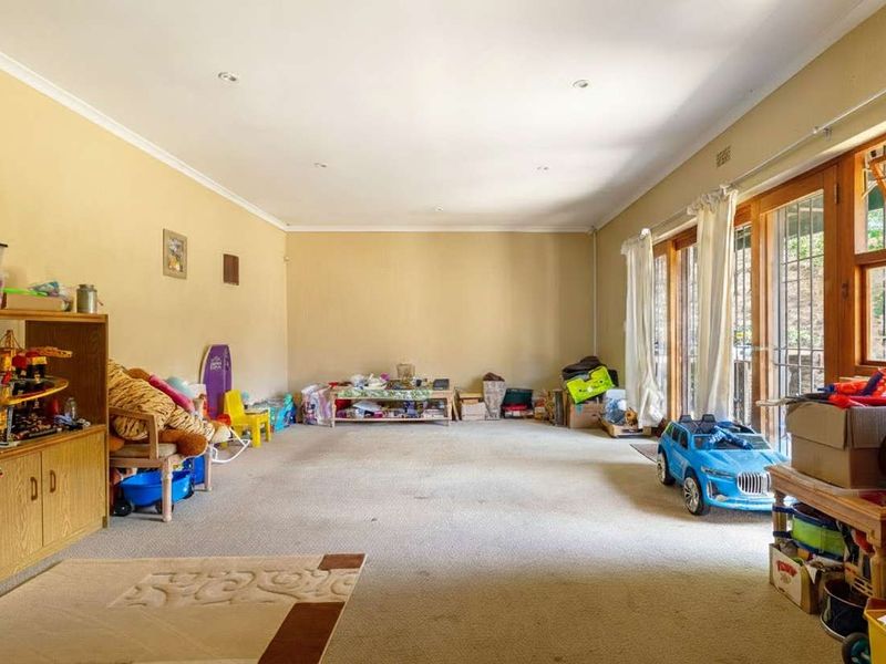 A SOLID INVESTMENT IN VERY CENTRAL POSITION - Photo 5