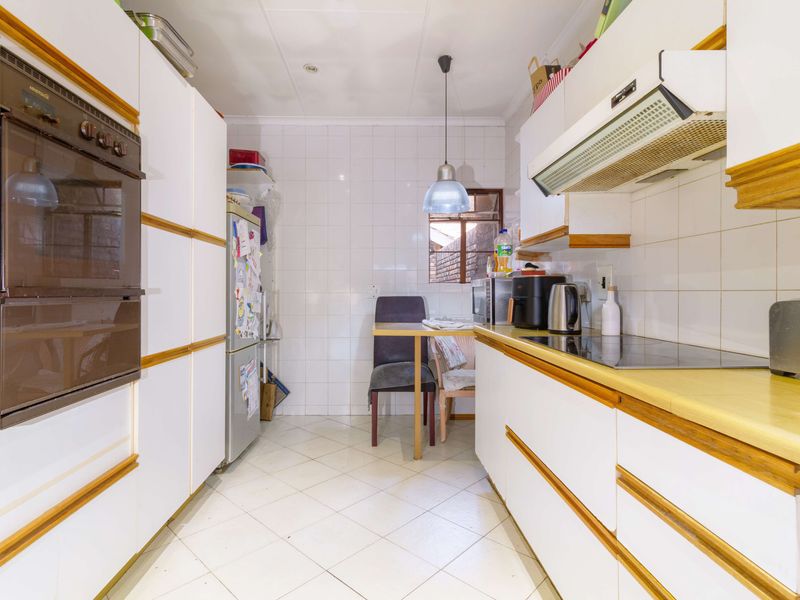 A SOLID INVESTMENT IN VERY CENTRAL POSITION - Photo 9