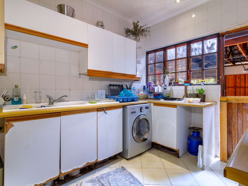 A SOLID INVESTMENT IN VERY CENTRAL POSITION - Photo 8