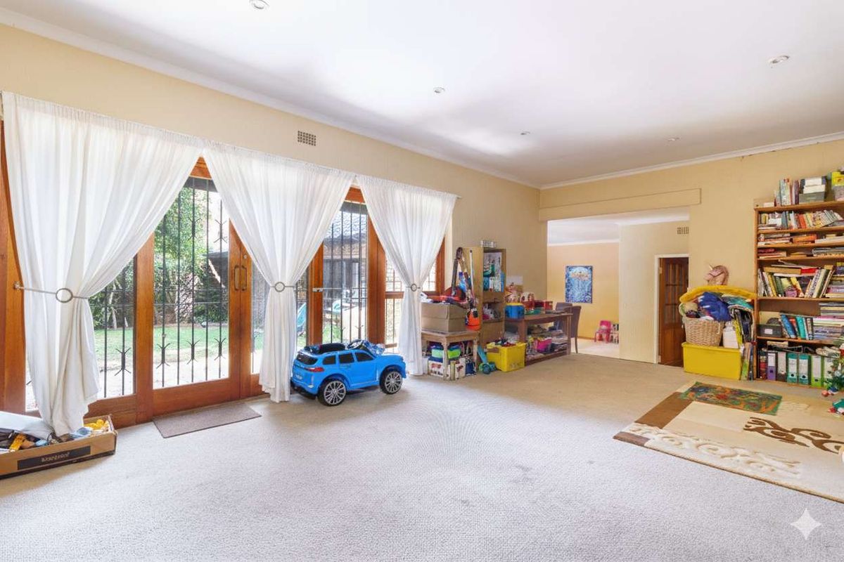 A SOLID INVESTMENT IN VERY CENTRAL POSITION - Photo 4