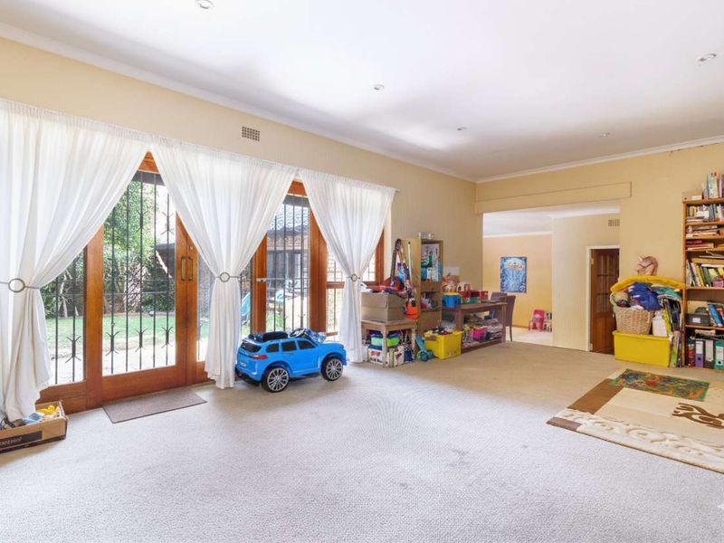 A SOLID INVESTMENT IN VERY CENTRAL POSITION - Photo 4