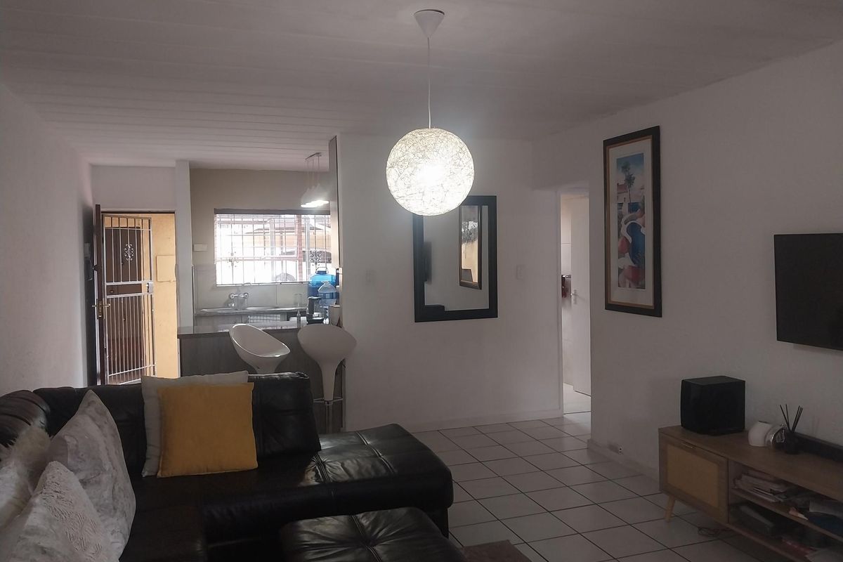 Apartment For Sale In Randburg - Photo 2