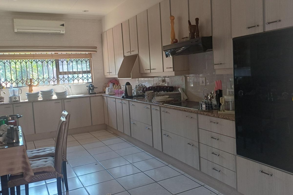 Stunning 5-bedroom freehold home in Winchester Hills, Johannesburg—perfect for family living and ent - Photo 3