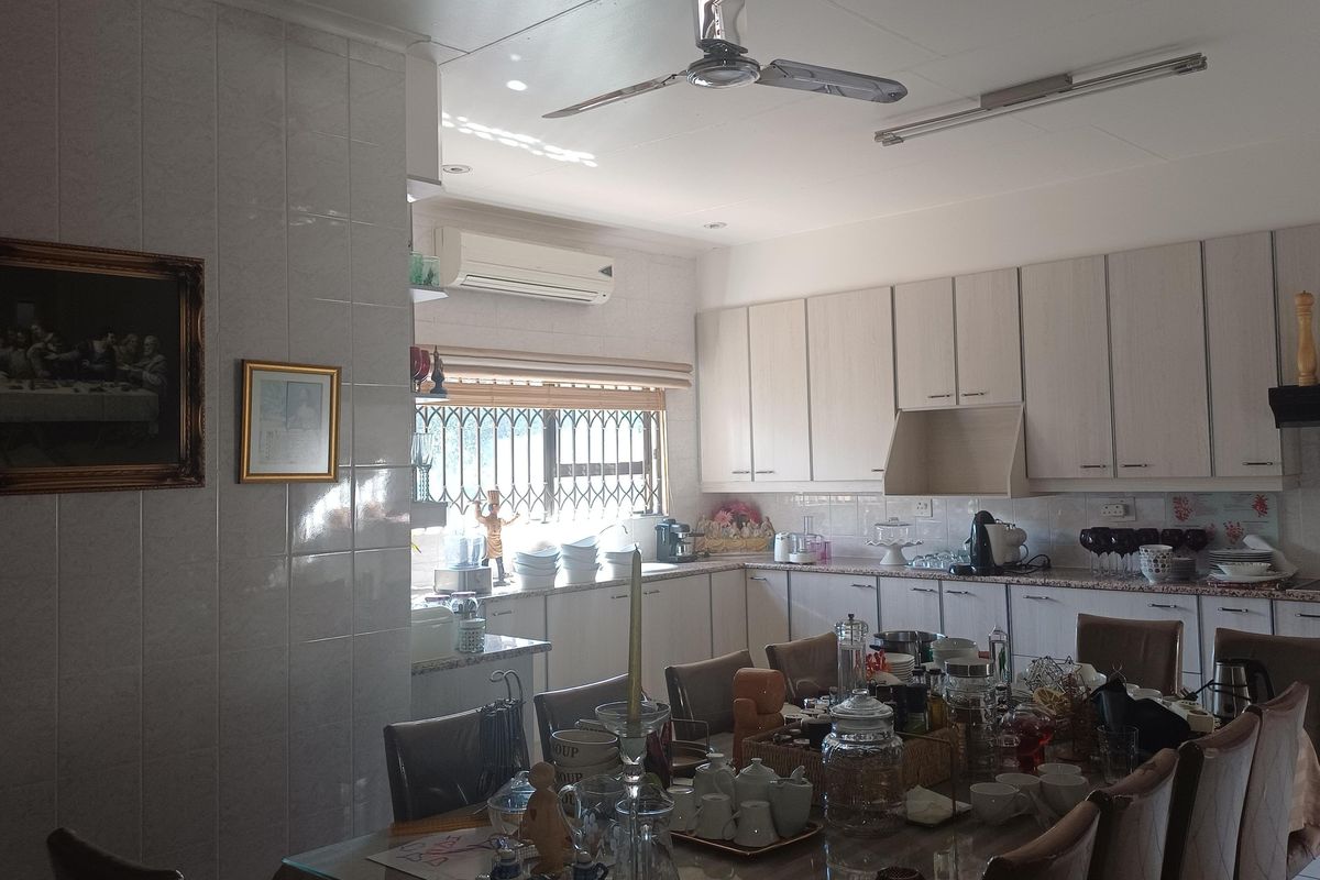 Stunning 5-bedroom freehold home in Winchester Hills, Johannesburg—perfect for family living and ent - Photo 5