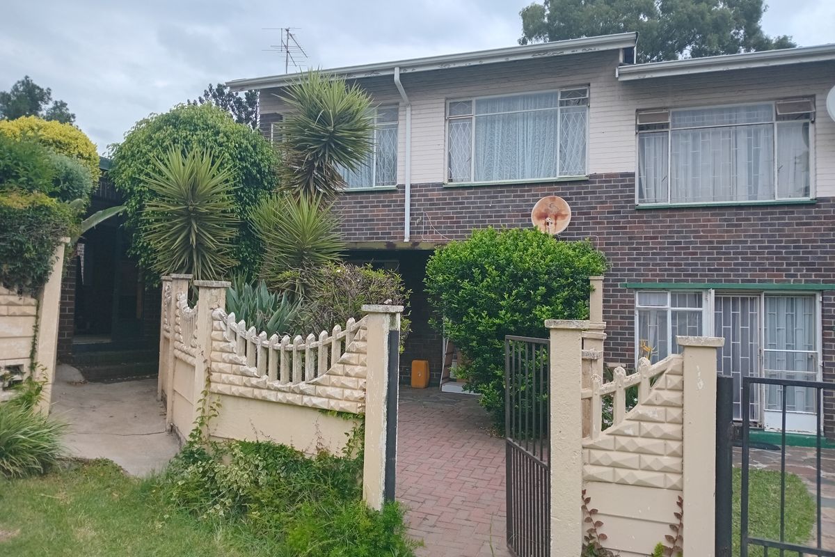 Duplex Townhouse For Sale - Photo 2