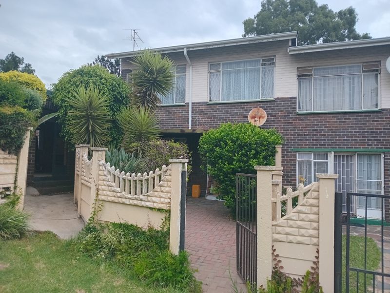 Duplex Townhouse For Sale - Photo 2