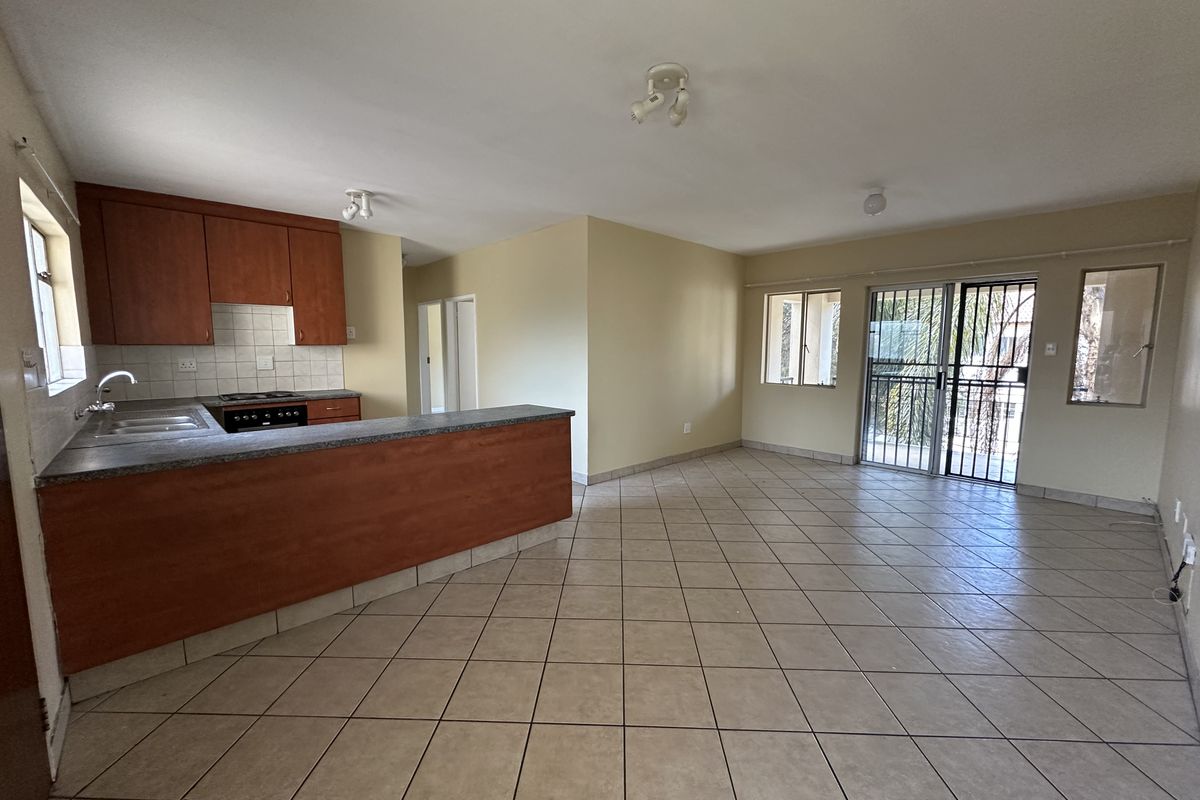 A neat 2  Bedroom 2 Bathroom Apartment With A Garage - Photo 4
