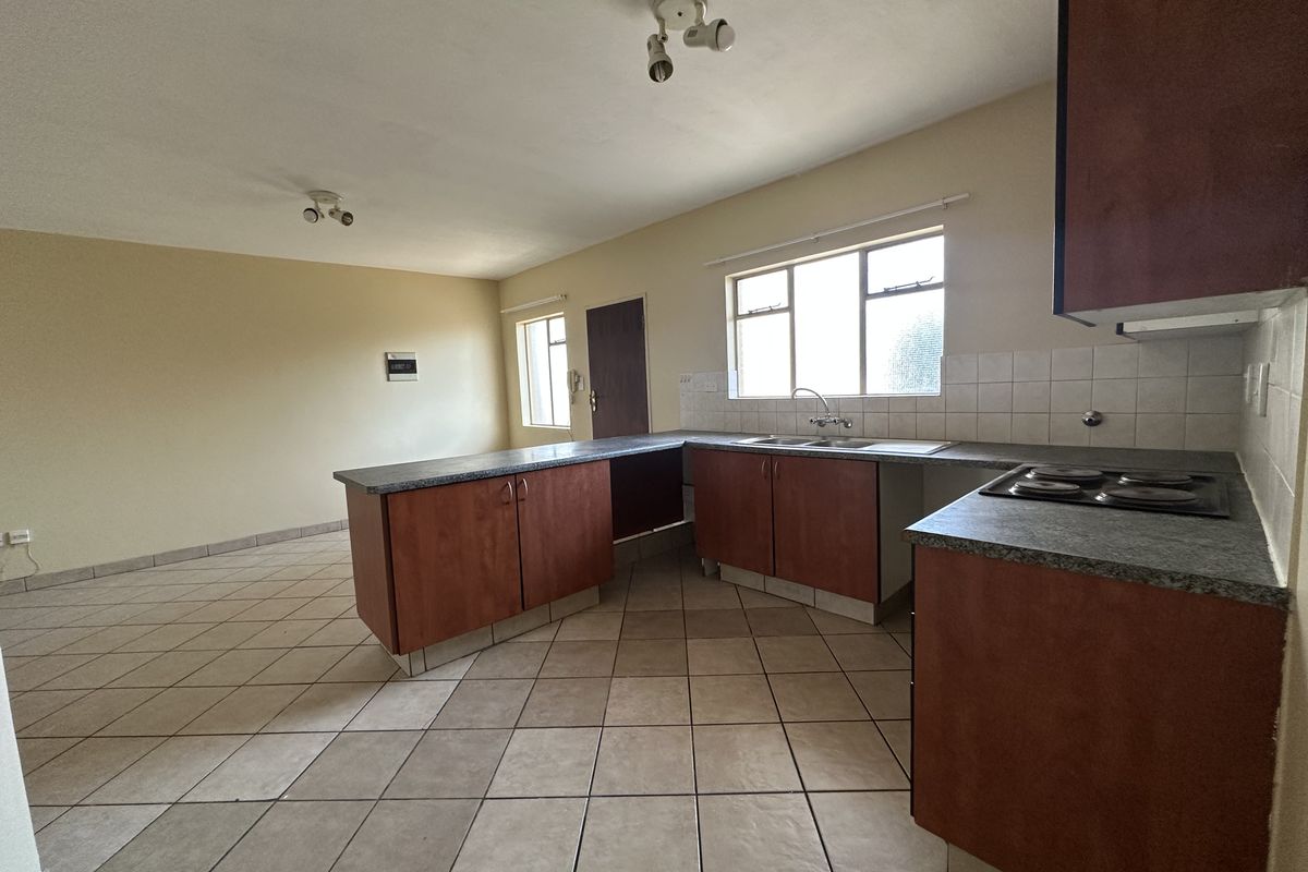 A neat 2  Bedroom 2 Bathroom Apartment With A Garage - Photo 5