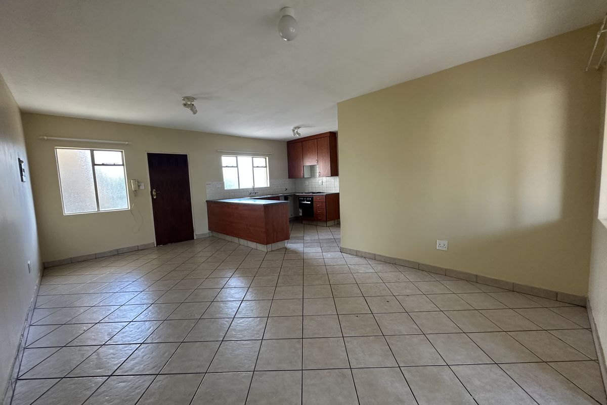 A neat 2  Bedroom 2 Bathroom Apartment With A Garage - Photo 3