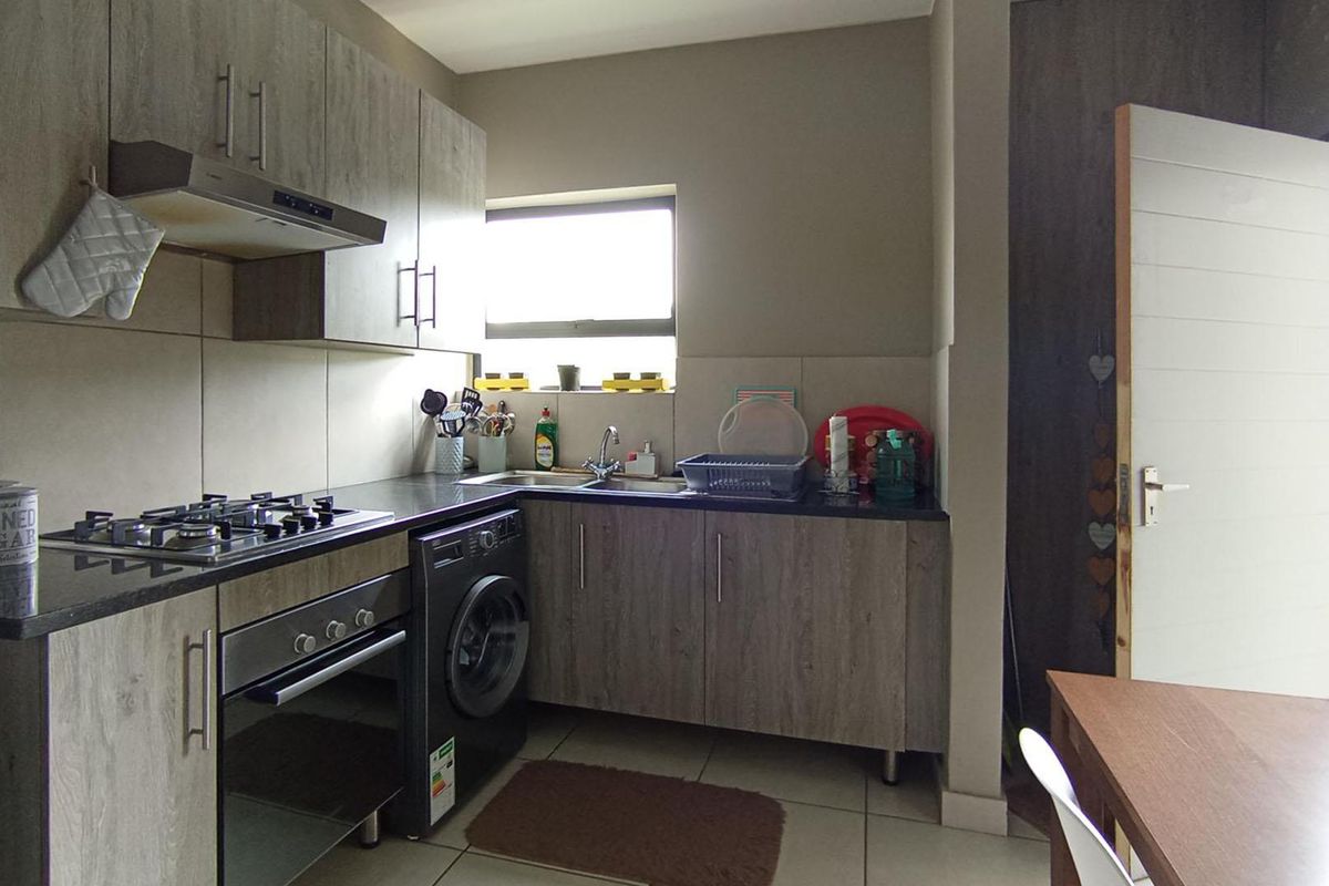Awesome for first time buyers or investment!! - Photo 3