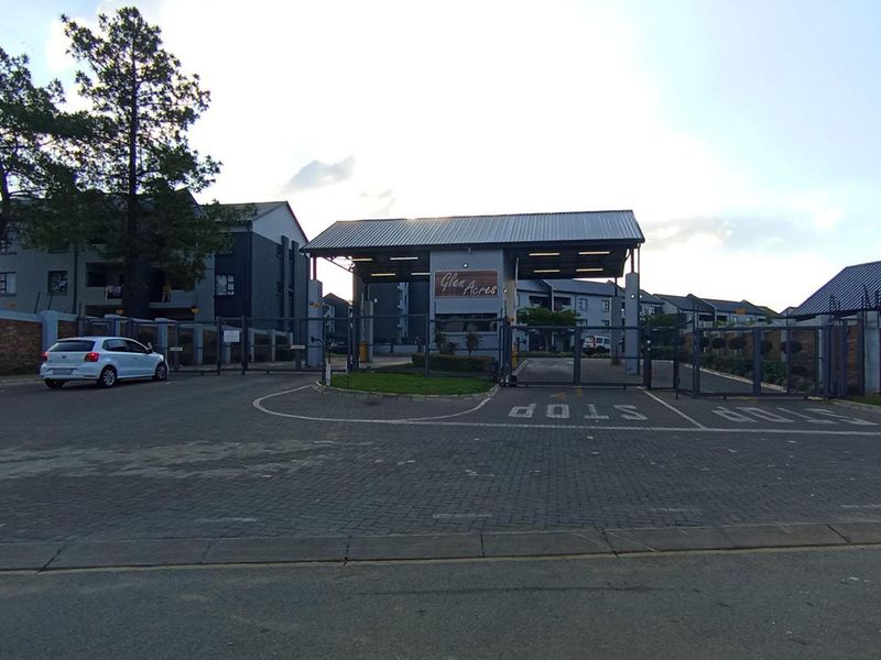 Awesome for first time buyers or investment!! - Photo 2