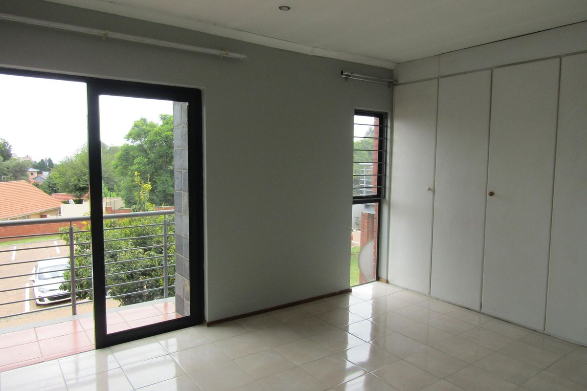 Apartment For Sale In Johannesburg - Photo 5