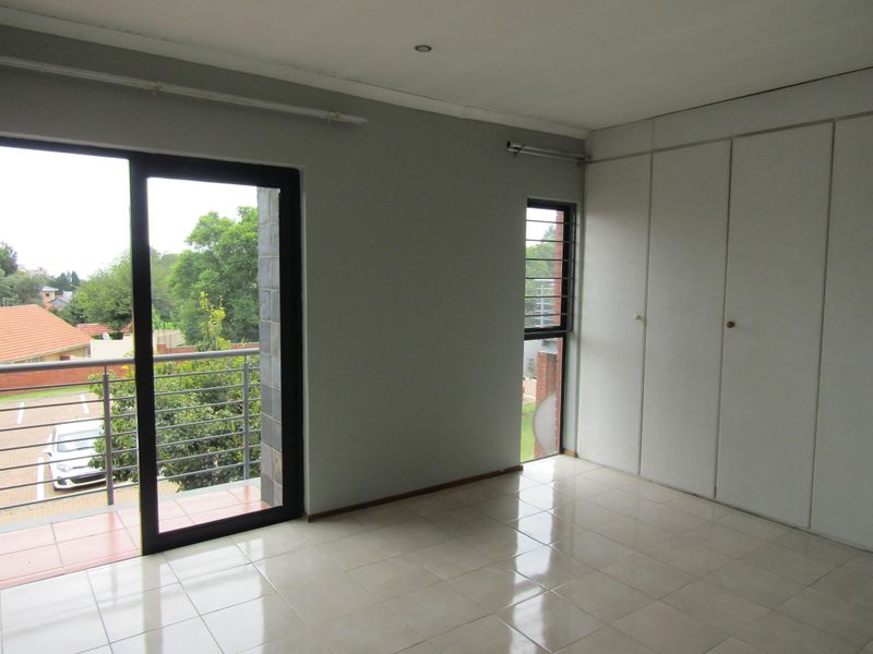 Apartment For Sale In Johannesburg - Photo 5