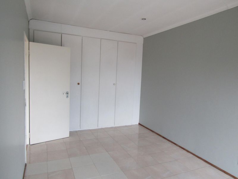 Apartment For Sale In Johannesburg - Photo 9