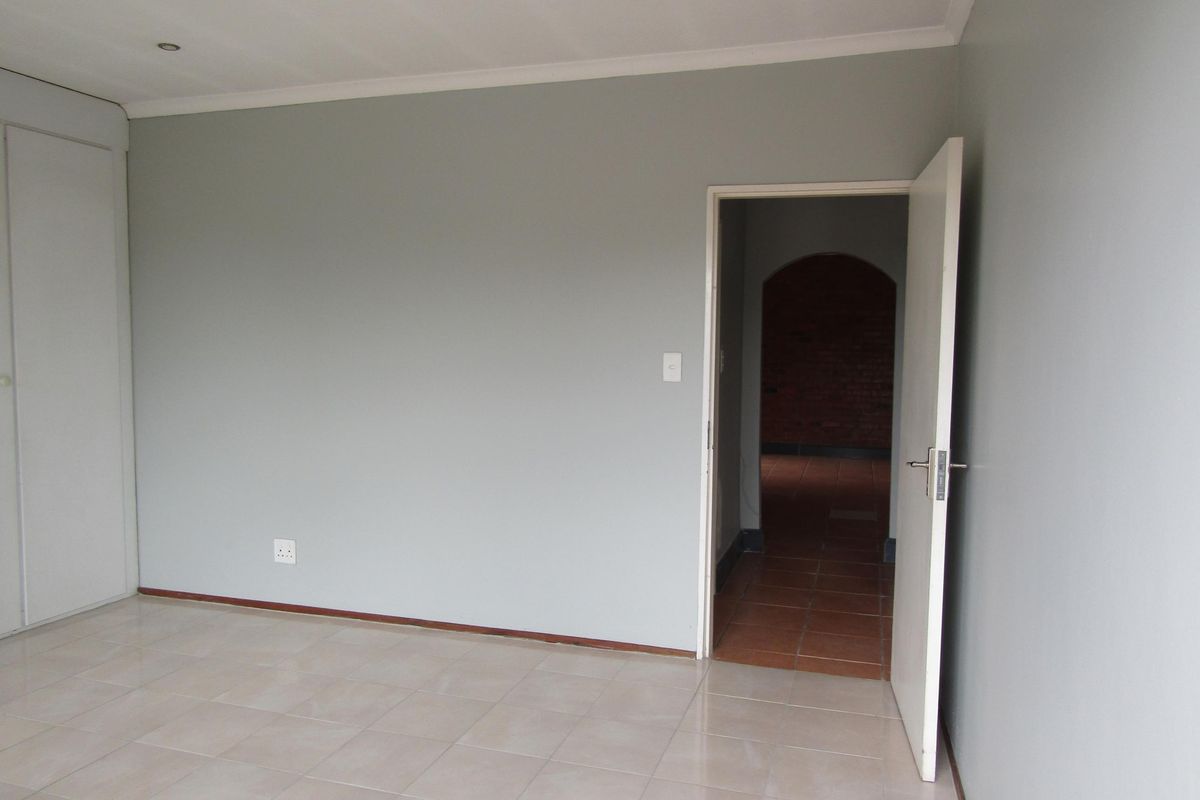 Apartment For Sale In Johannesburg - Photo 4