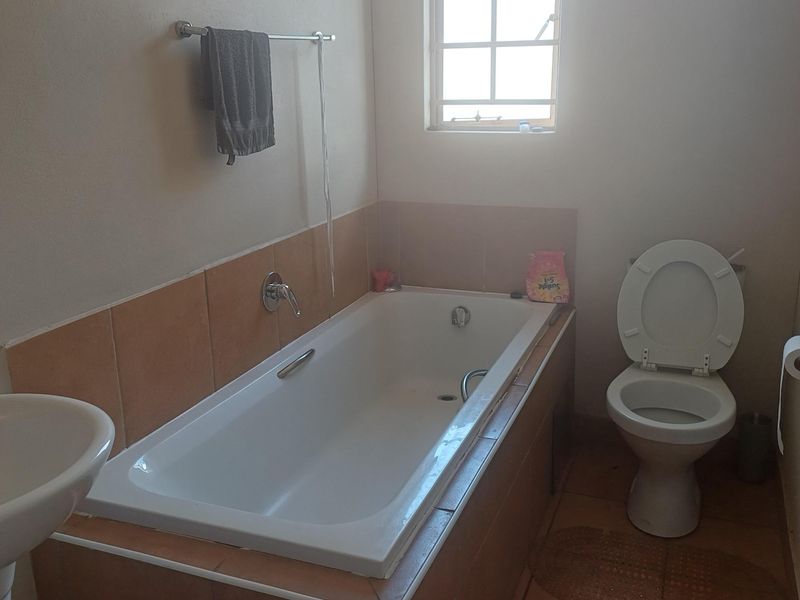 Freehold For Sale In Alberton - Photo 9