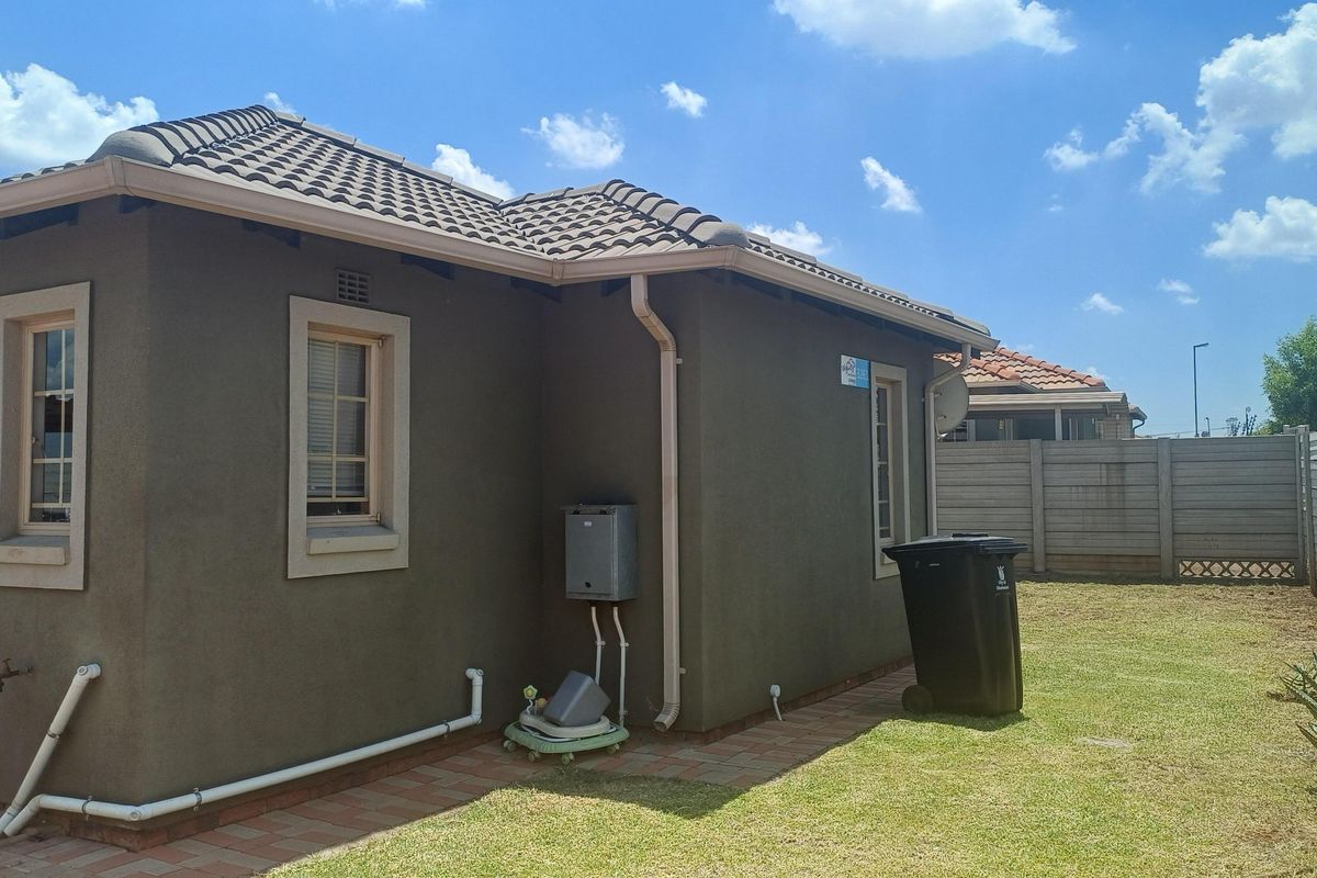 Freehold For Sale In Alberton - Photo 2