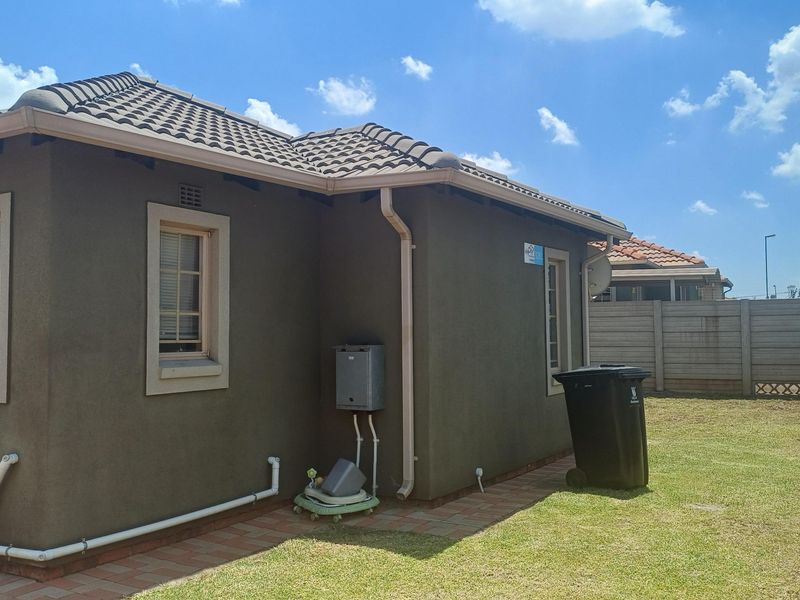 Freehold For Sale In Alberton - Photo 2