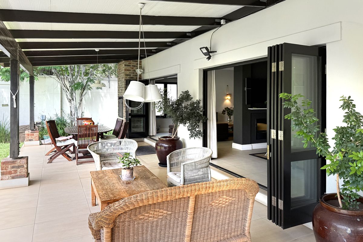 FARM-STYLE HOUSE IN DEVONSHIRE ENCLOSURE - Photo 4
