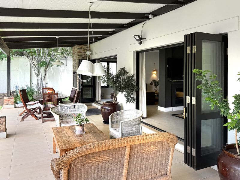 FARM-STYLE HOUSE IN DEVONSHIRE ENCLOSURE - Photo 4