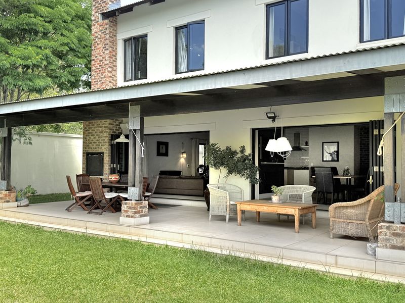 FARM-STYLE HOUSE IN DEVONSHIRE ENCLOSURE - Photo 3