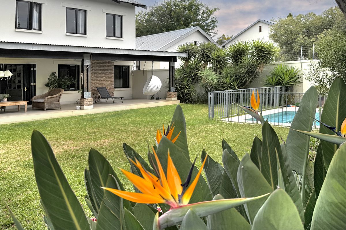 FARM-STYLE HOUSE IN DEVONSHIRE ENCLOSURE - Photo 2