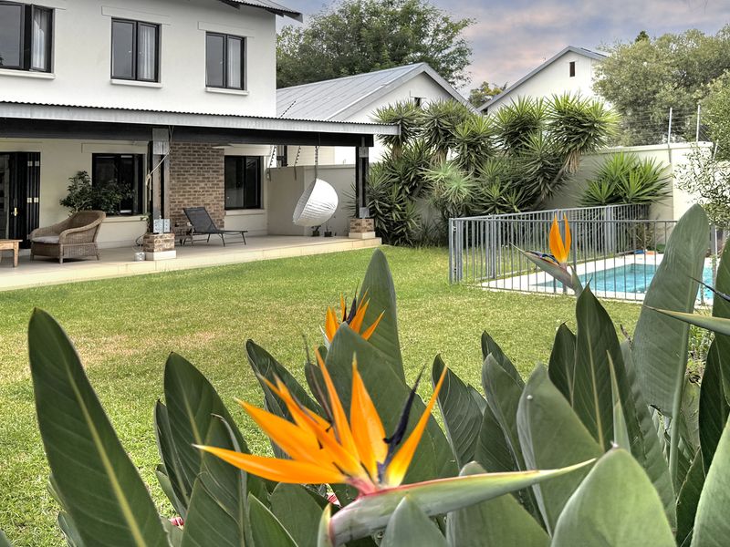 FARM-STYLE HOUSE IN DEVONSHIRE ENCLOSURE - Photo 2