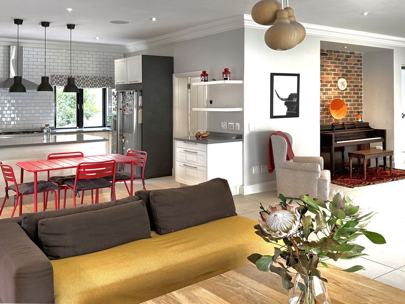 FARM-STYLE HOUSE IN DEVONSHIRE ENCLOSURE - Photo 10