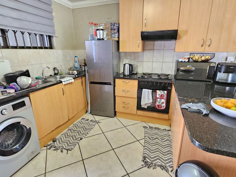 1 Bedroom, 1 Bathroom Garden Unit - Sunninghill - Photo 4